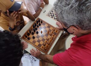 Xadrez. Aula aberta para crianças - Jornal O Alcoa